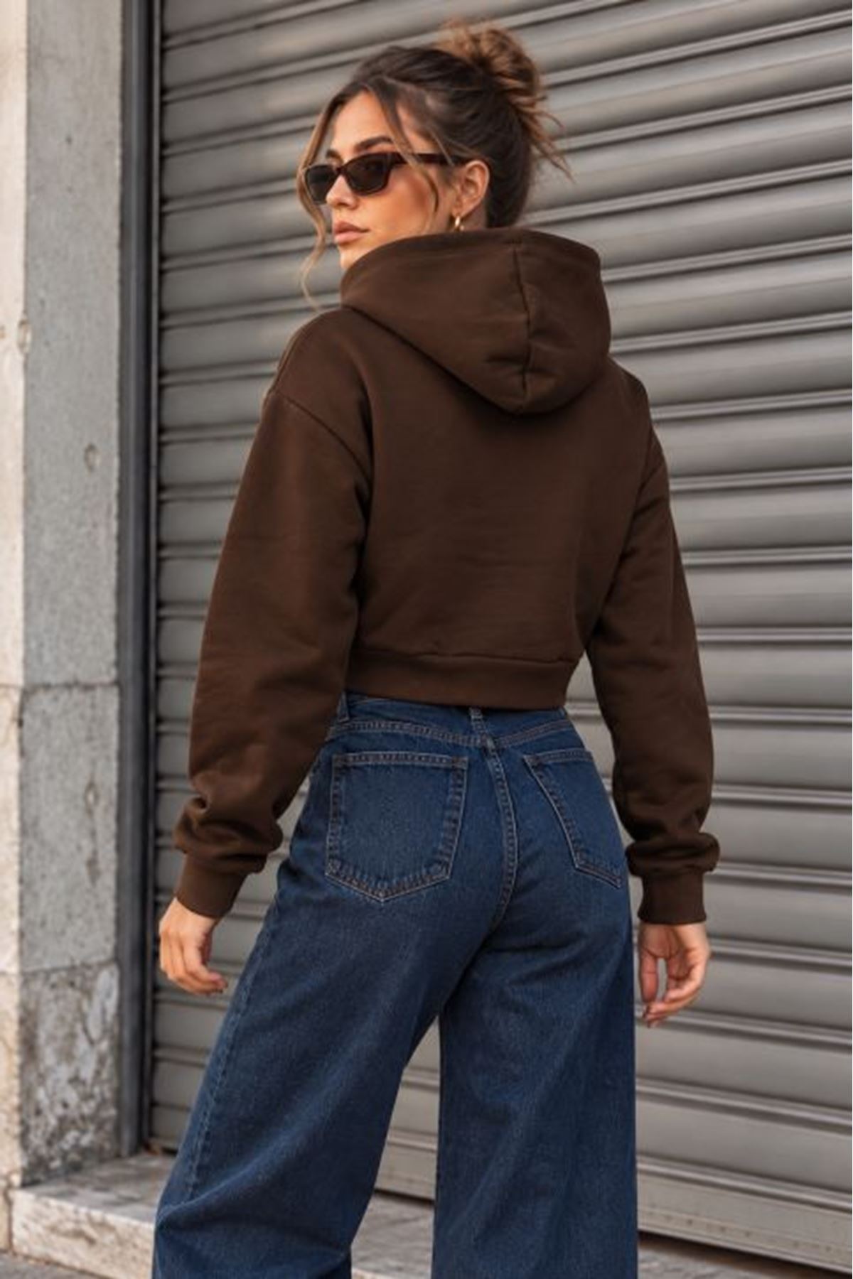 Üç İplik Kanguru Cep Kısa Kapüşonlu Crop Sweat-Kahve