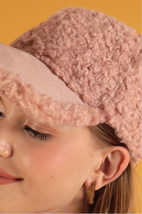 قبعة قطيفة مجعدة باللون الوردي