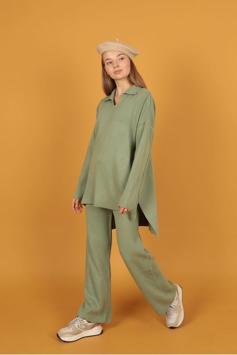طقم نسائي تريكو  بياقة القميص-اخضر فاتح