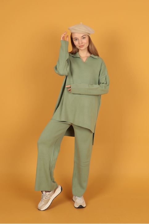 طقم نسائي تريكو  بياقة القميص-اخضر فاتح