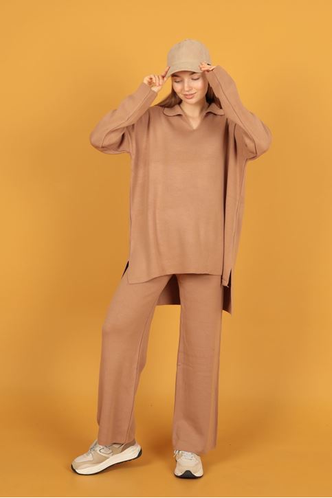 طقم نسائي تريكو  بياقة القميص-جملي