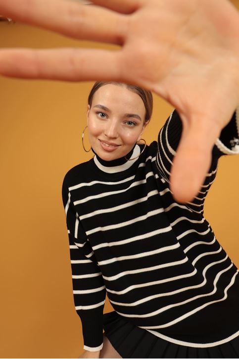 الياقة المدورة سترة مخططة المرأة-اسود