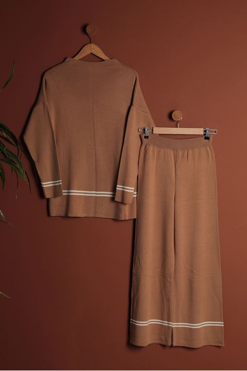 طقم نسائي تريكو  مخططة بنصف رقبة مالك الحزين-جملي