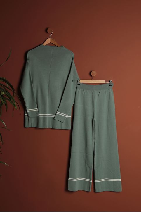 طقم نسائي تريكو  مخططة بنصف رقبة مالك الحزين-اخضر فاتح