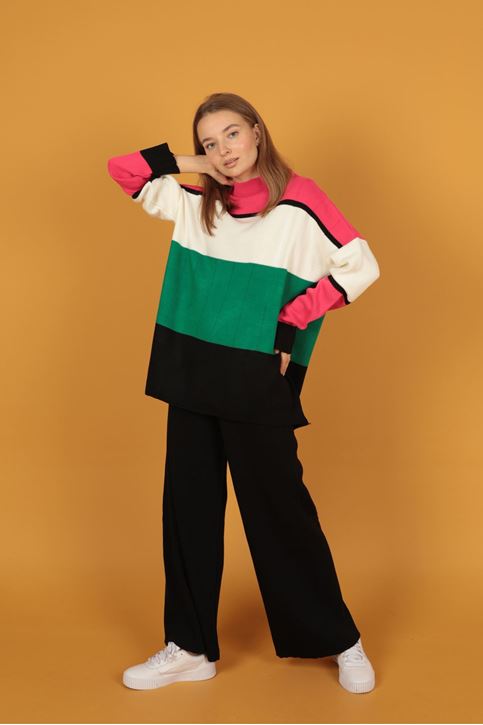 Yarım Balıkçıl Yaka Renkli Kadın Triko Takım-Siyah