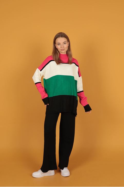 Yarım Balıkçıl Yaka Renkli Kadın Triko Takım-Siyah