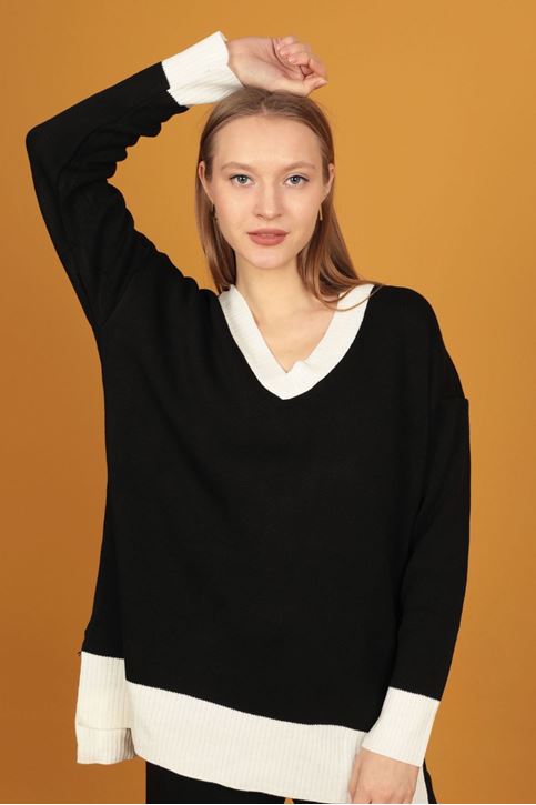 طقم نسائي تريكو  برقبة على شكل حرف V-اسود