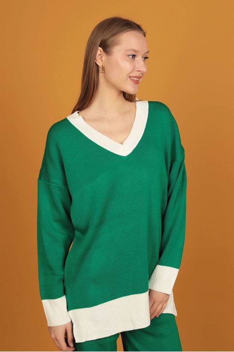 بدلة تريكو خضراء للنساء بياقة على شكل حرف V