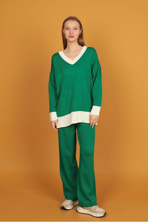 بدلة تريكو خضراء للنساء بياقة على شكل حرف V