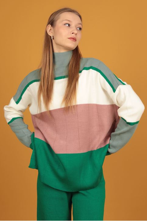 طقم تريكو نسائية ملونة برقبة نصف مالك الحزين-اخضر