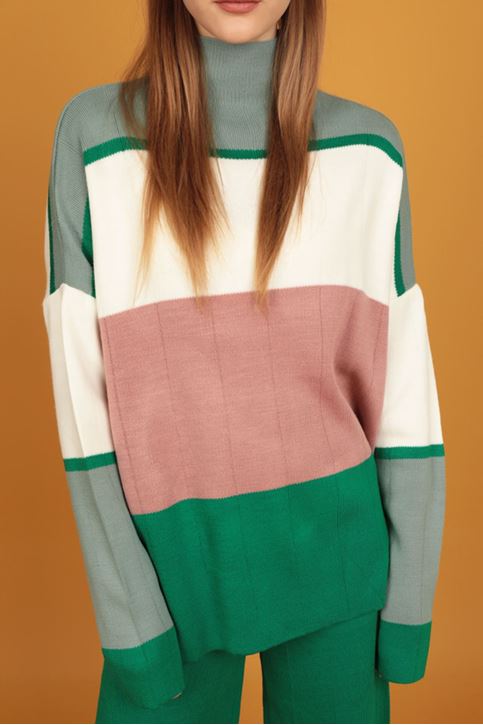 طقم تريكو نسائية ملونة برقبة نصف مالك الحزين-اخضر