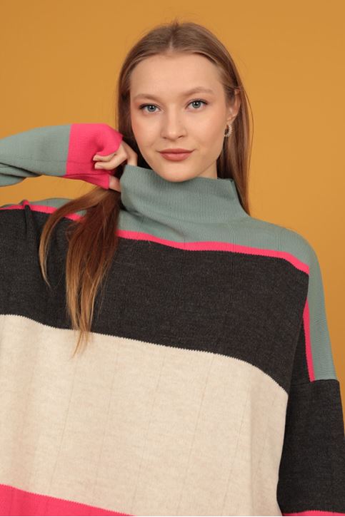 طقم تريكو نسائية ملونة برقبة نصف مالك الحزين-فوشي