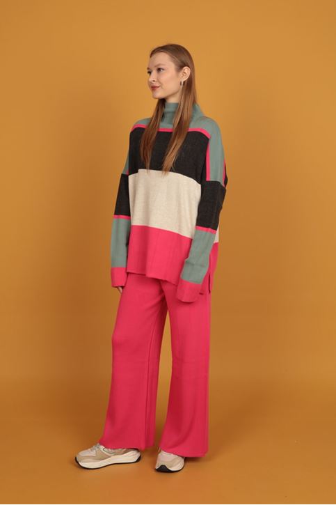 طقم تريكو نسائية ملونة برقبة نصف مالك الحزين-فوشي