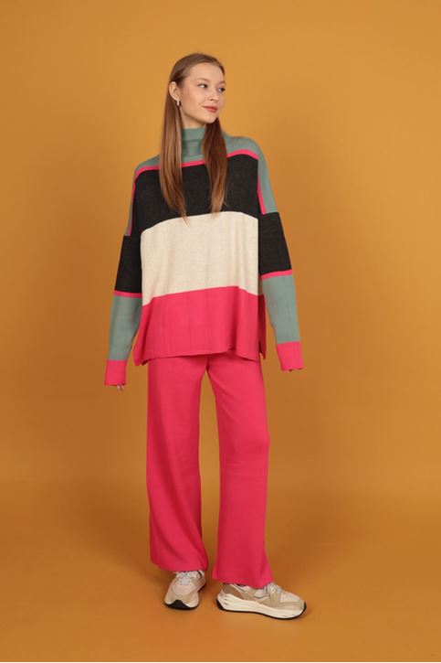 طقم تريكو نسائية ملونة برقبة نصف مالك الحزين-فوشي