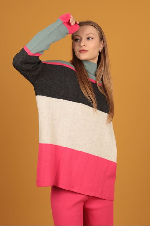 طقم تريكو نسائية ملونة برقبة نصف مالك الحزين-فوشي