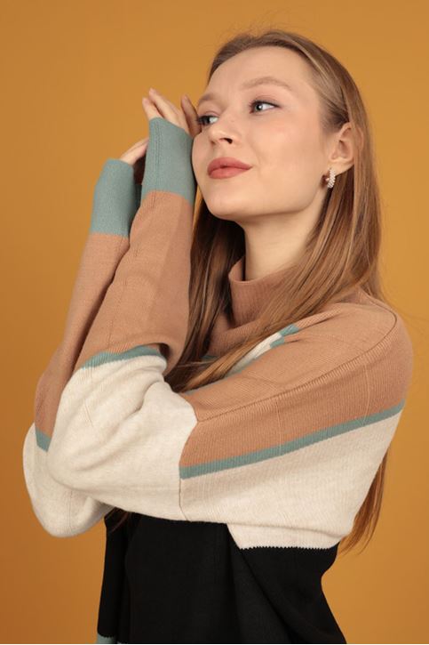 طقم تريكو نسائية ملونة برقبة نصف مالك الحزين-اخضر فاتح