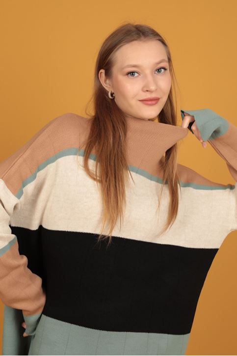 طقم تريكو نسائية ملونة برقبة نصف مالك الحزين-اخضر فاتح