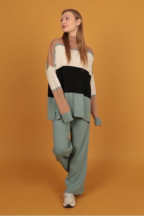 طقم تريكو نسائية ملونة برقبة نصف مالك الحزين-اخضر فاتح