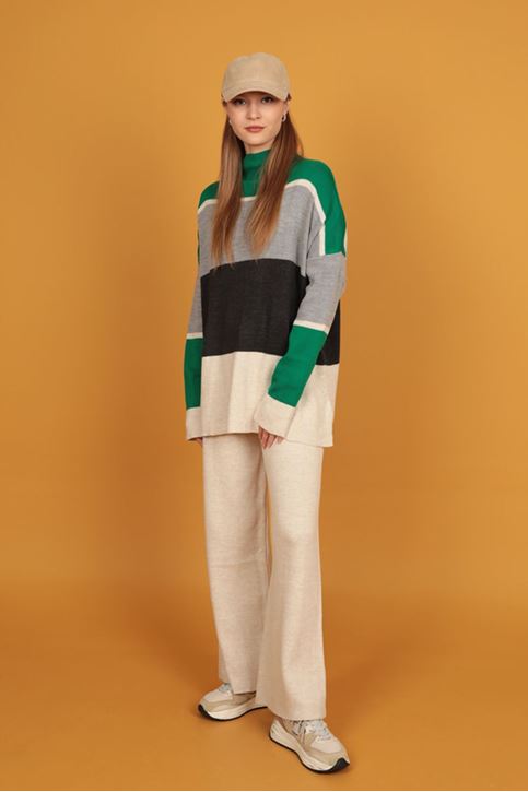 طقم تريكو نسائية ملونة برقبة نصف مالك الحزين-بيج