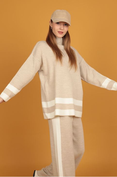 طقم تريكو جانبي مخطط للنساء