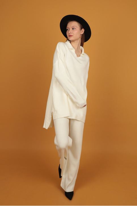 طقم نسائي تريكو  بياقة القميص-لؤلؤي