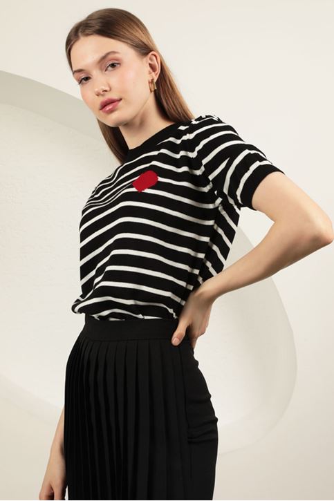 Triko Çizgili Kalp Desenli Kadın Kısa Kol Bluz-Siyah