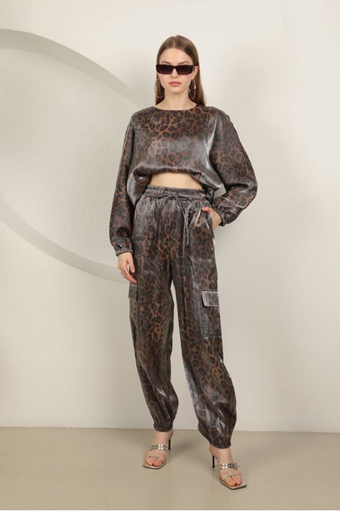 Parlak Kumaş Leopar Desen Kadın Takım-Kahve