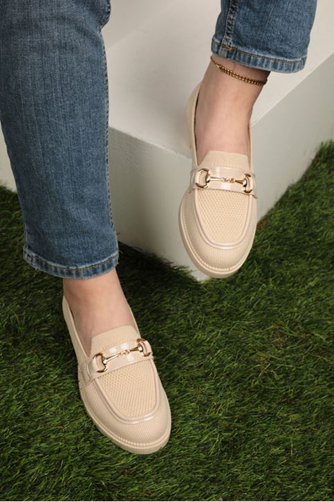 حذاء نسائي لوفر مصنوع من القماش بإبزيم رفيع يوميًا-بيج