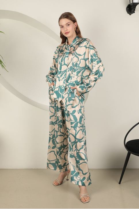 طقم نسائية منقوشة من قماش الساتان