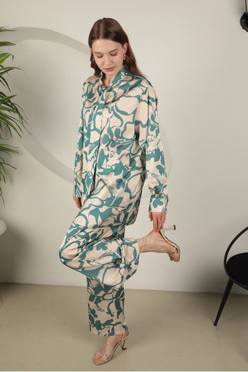 طقم نسائية منقوشة من قماش الساتان