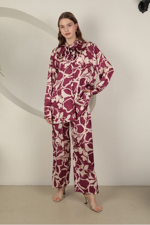 طقم نسائية منقوشة من قماش الساتان-فوشي