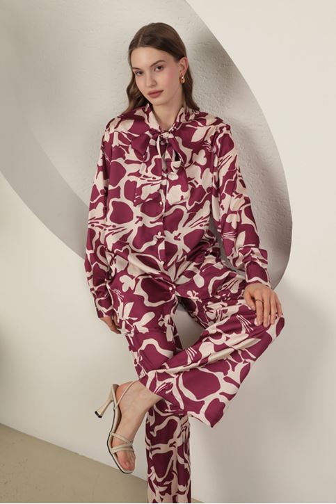 طقم نسائية منقوشة من قماش الساتان-فوشي