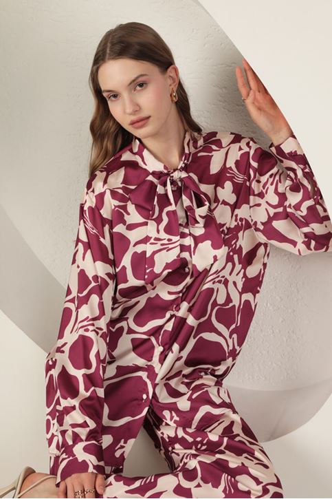 طقم نسائية منقوشة من قماش الساتان-فوشي