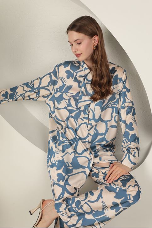 طقم نسائية منقوشة من قماش الساتان-نيلي