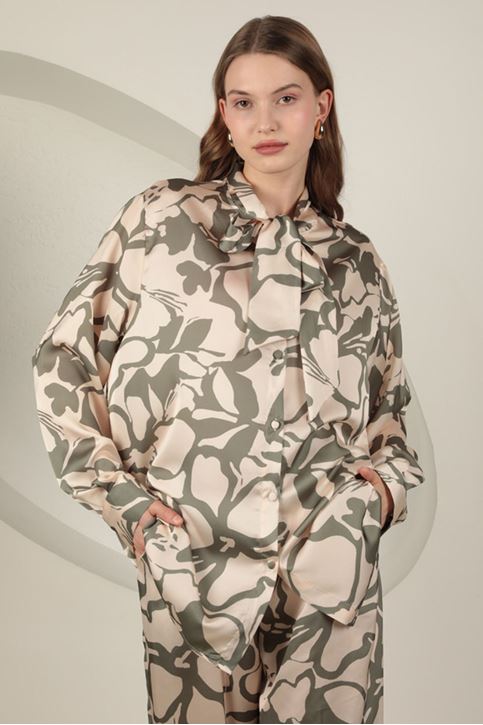 طقم نسائية منقوشة من قماش الساتان-اخضر فاتح