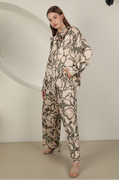 طقم نسائية منقوشة من قماش الساتان-اخضر فاتح