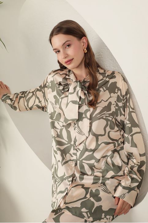 طقم نسائية منقوشة من قماش الساتان-اخضر فاتح