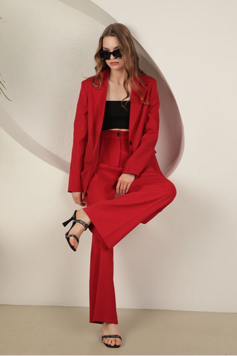 سترة نسائية كبيرة الحجم من قماش أطلس-أحمر