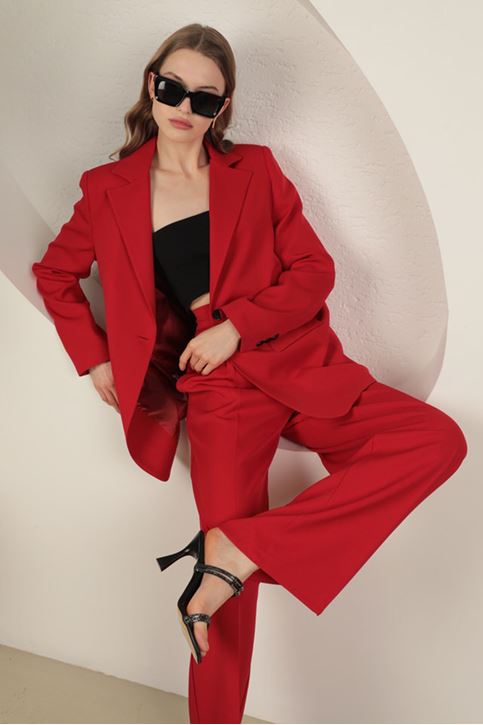 سترة نسائية كبيرة الحجم من قماش أطلس-أحمر