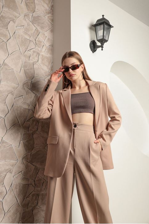 جاكيت نسائية كبيرة الحجم من قماش أطلس-بيج