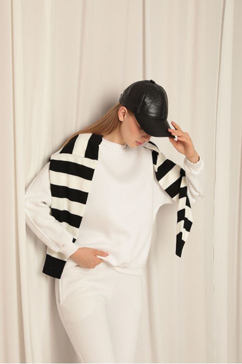 Женские свитшоты Ecru с воротником Zero из трех видов пряжи