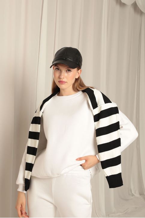 Женские свитшоты Ecru с воротником Zero из трех видов пряжи