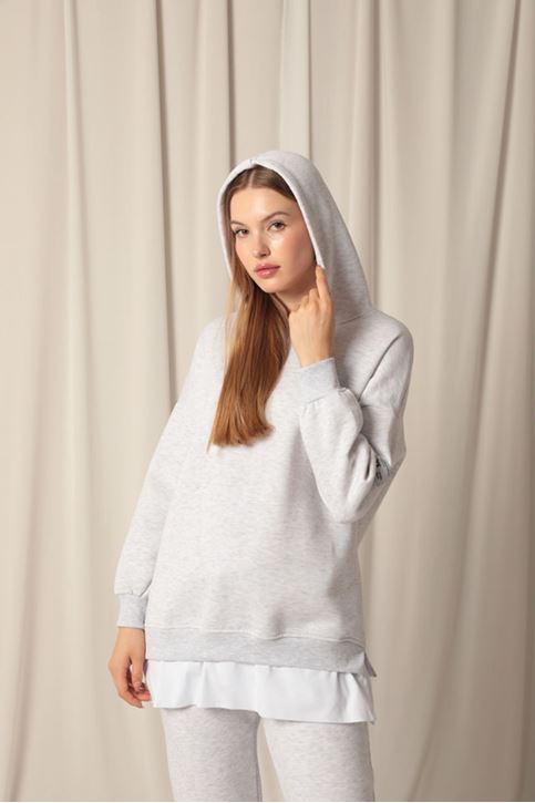 Женский серый свитшот с капюшоном из трех видов пряжи