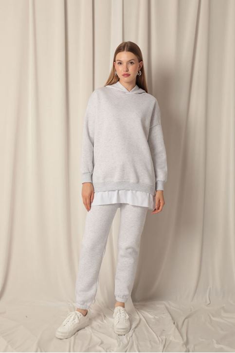 Женский серый свитшот с капюшоном из трех видов пряжи