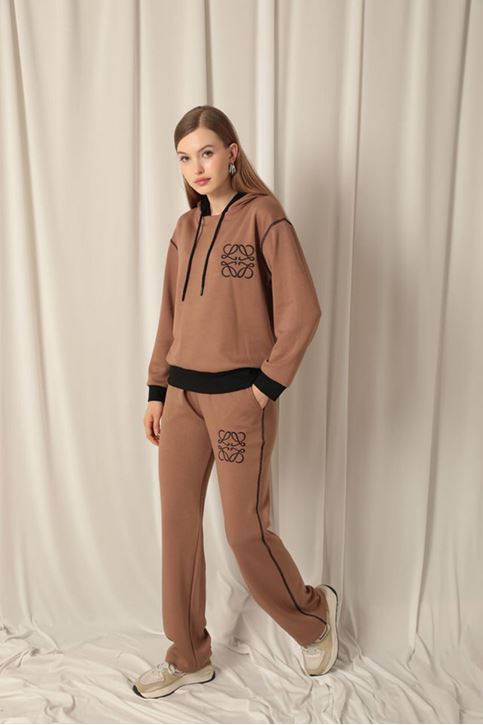 طقم قهوة نسائي مطرز بنسيج مشروط