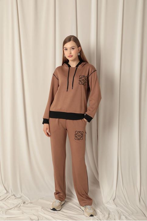 طقم قهوة نسائي مطرز بنسيج مشروط