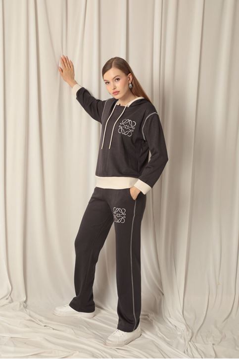 بدلة أنثراسيت نسائية مطرزة من القماش