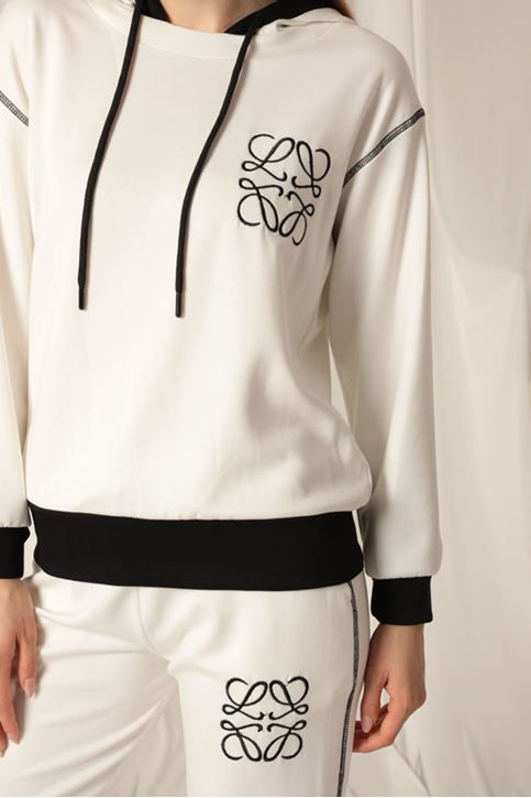 بدلة إكرو نسائية مع تطريز قماشي مشروط