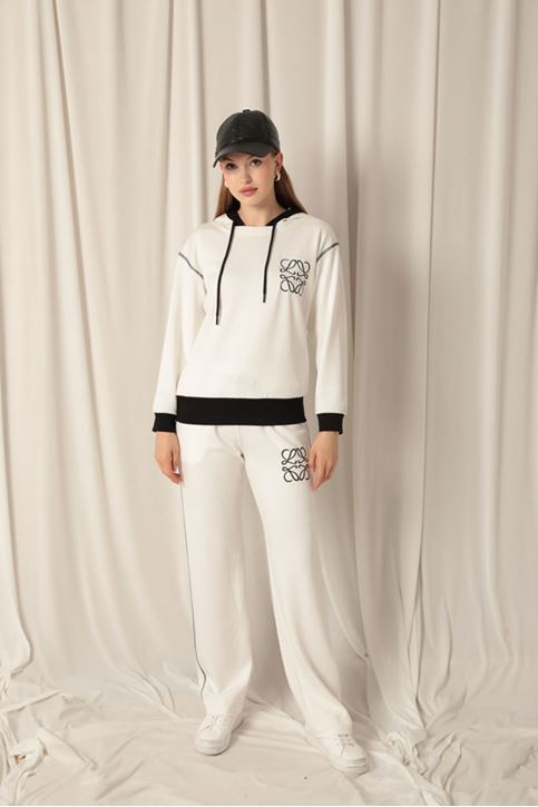 بدلة إكرو نسائية مع تطريز قماشي مشروط