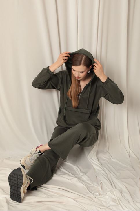 بدلة رياضية كاكي نسائية بسحاب من القماش المشروط